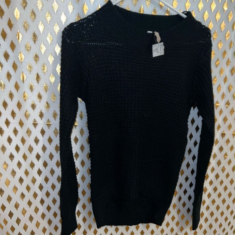 NWT Hollywood and vine Lightweight knit black fuzzy sweater size M